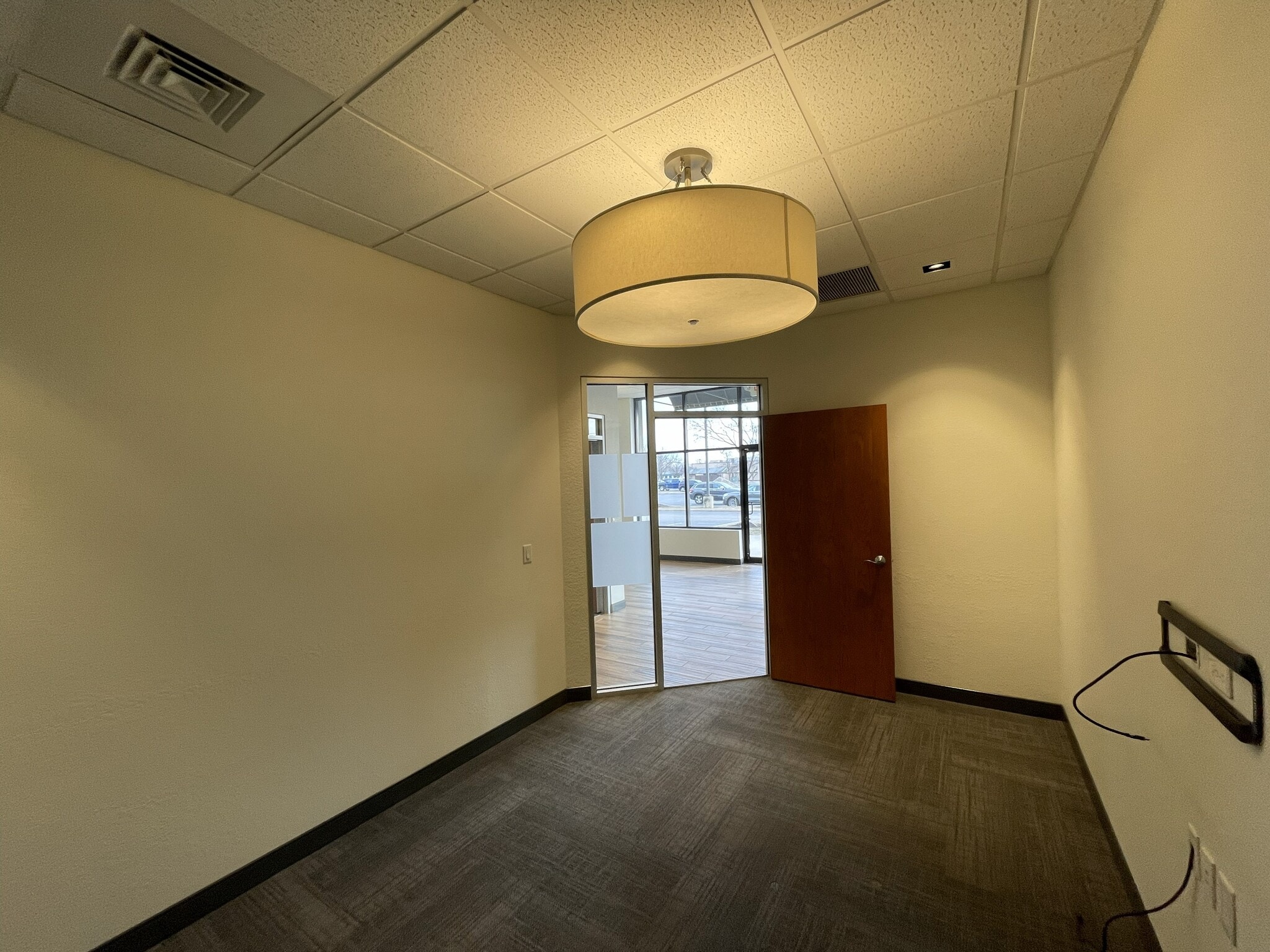 423-491 W Dussel Dr, Maumee, OH for lease Interior Photo- Image 1 of 3