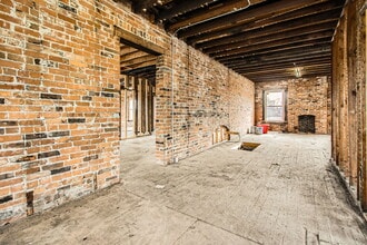 132 E 5th Ave, Columbus, OH for lease Building Photo- Image 2 of 5