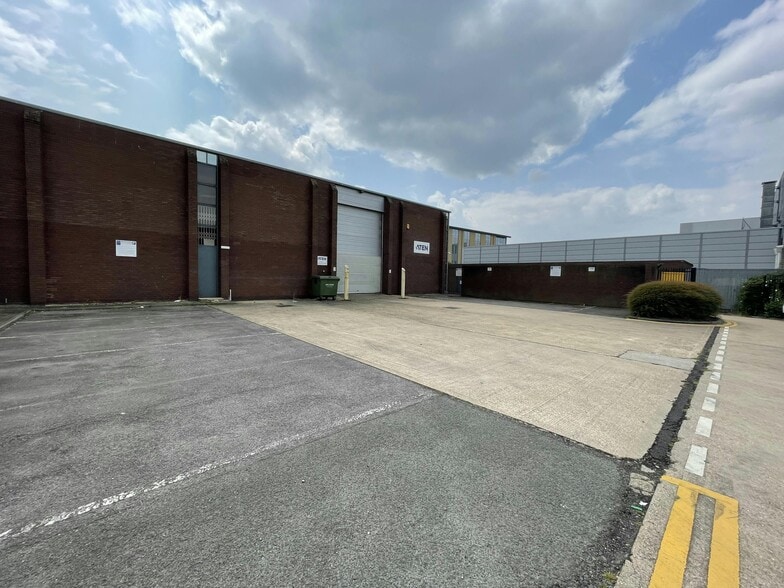 466-467 Malton Ave, Slough for lease - Building Photo - Image 3 of 6