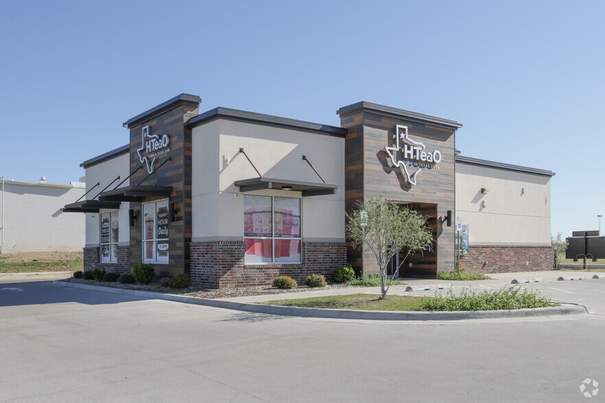 HTeaO- The Village & Bartlesville, OK portfolio of 2 properties for sale on LoopNet.com - Primary Photo - Image 1 of 12