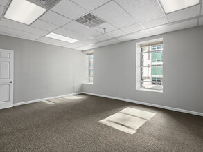 9 SW Pack Sq, Asheville, NC for lease Interior Photo- Image 2 of 3