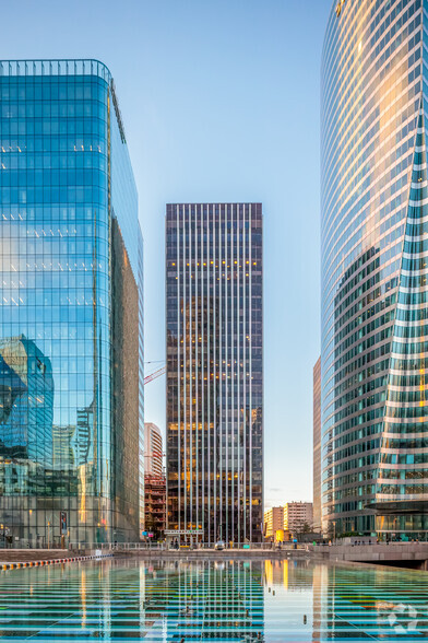 1 Place De La Pyramide, Puteaux for lease - Building Photo - Image 2 of 4