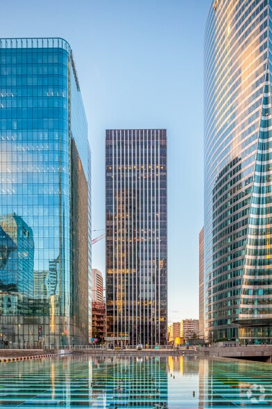 Office in Puteaux for lease - Building Photo - Image 2 of 3