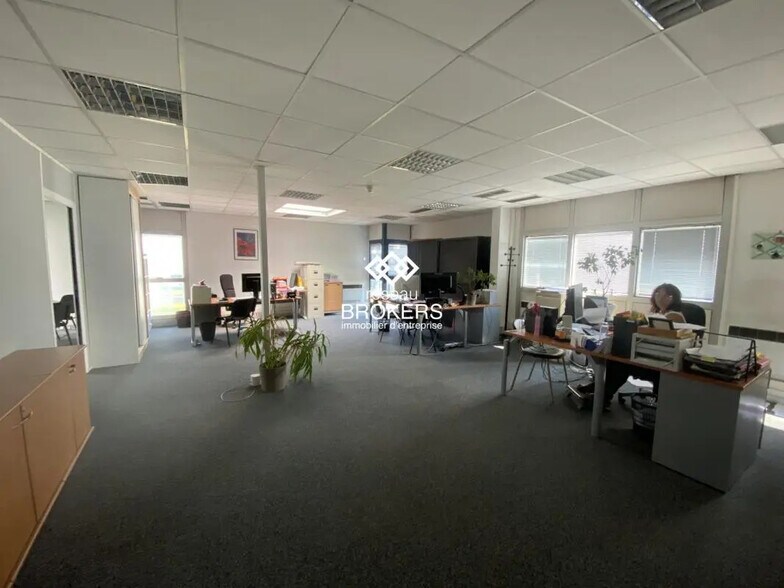 Office in Montbonnot-Saint-Martin for sale - Building Photo - Image 2 of 19