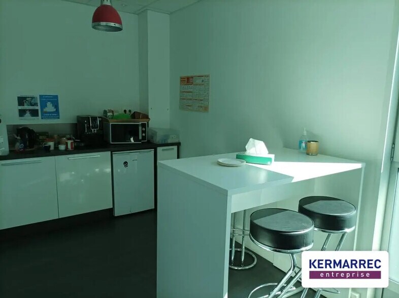 Office in Nantes for lease - Building Photo - Image 3 of 5