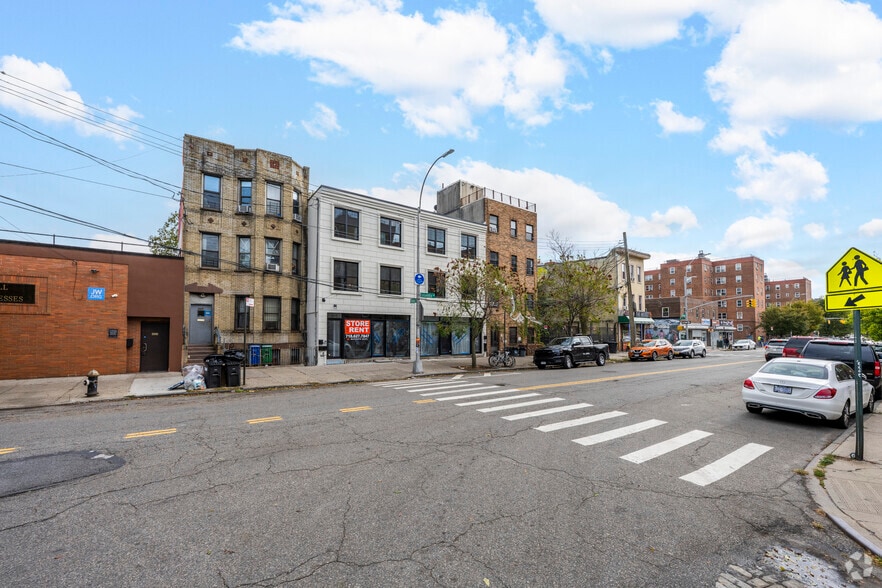 429 Columbia St, Brooklyn, NY for lease - Building Photo - Image 2 of 3