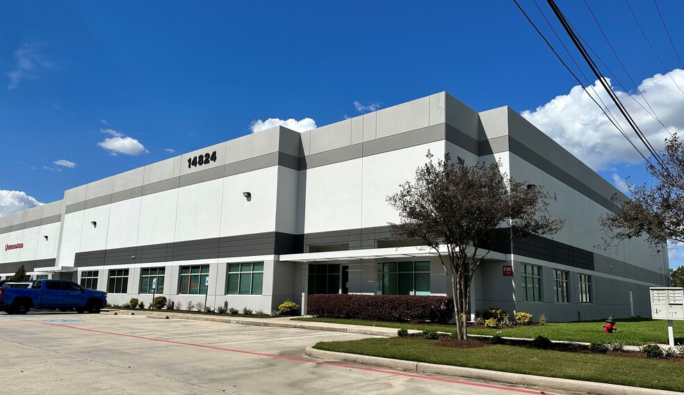 13770 Hollister Dr, Houston, TX for lease - Building Photo - Image 2 of 12