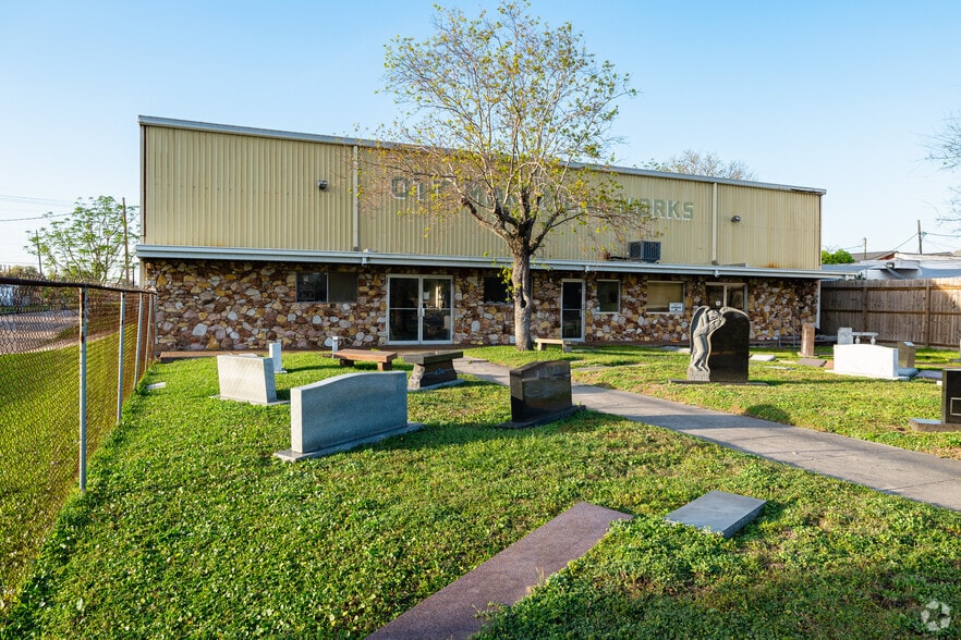 3928 Broadway St, Galveston, TX for sale - Building Photo - Image 2 of 2