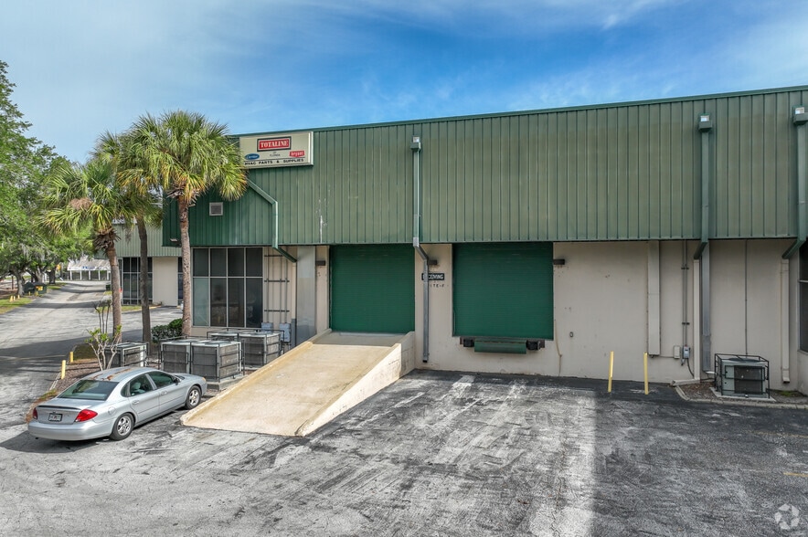 3071 N Orange Blossom Trl, Orlando, FL for lease - Building Photo - Image 3 of 8