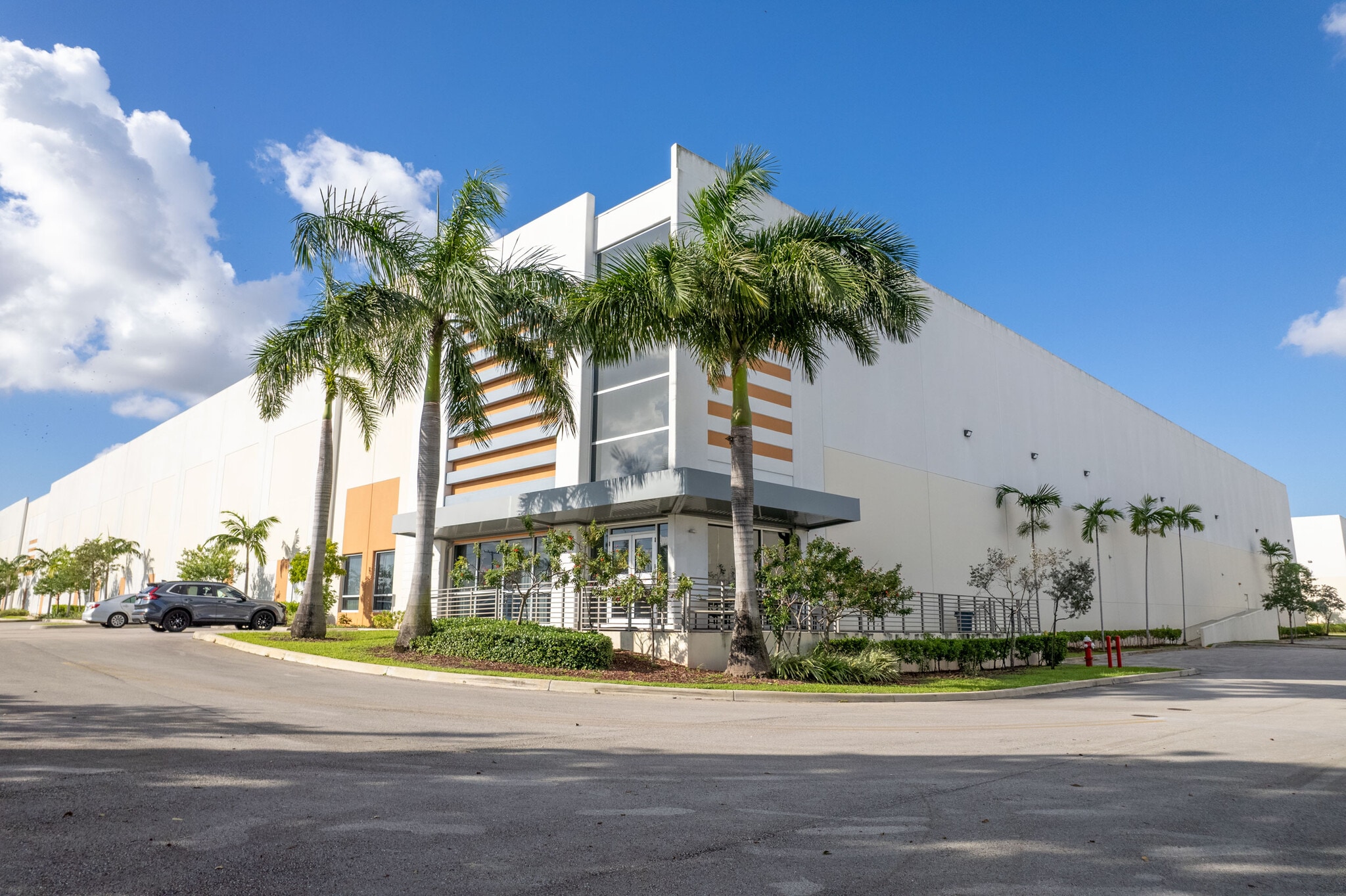 5821 E 10th Ave, Hialeah, FL for lease Building Photo- Image 1 of 7