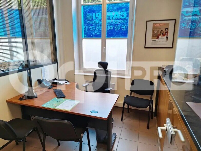 Office in Compiègne for lease - Building Photo - Image 2 of 6