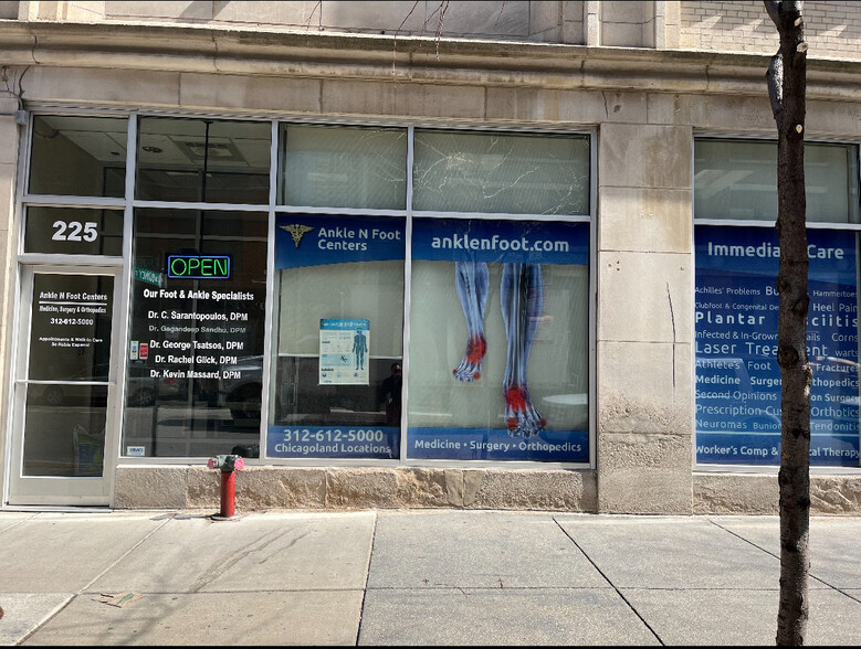 225 S Jefferson St, Chicago, IL for lease - Primary Photo - Image 1 of 2