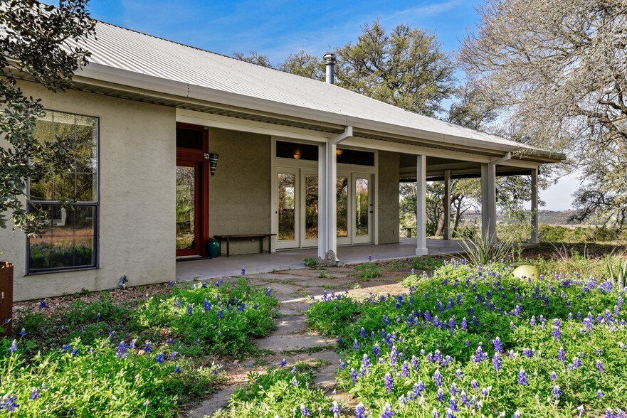 710 Bell Springs Rd, Dripping Springs, TX for sale - Primary Photo - Image 1 of 1