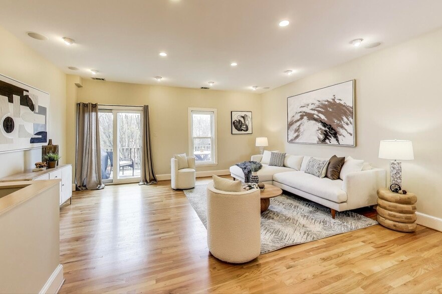 1324 10th St NW, Washington, DC for sale - Interior Photo - Image 3 of 55