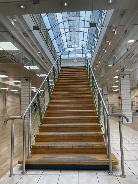 Retail in Soissons for lease - Building Photo - Image 2 of 6