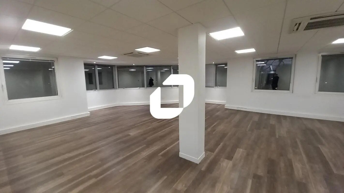 Office in Lille for sale Interior Photo- Image 1 of 11