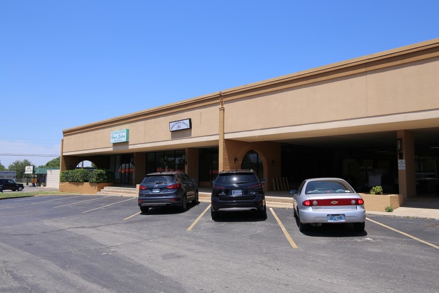 1501-1609 NW Britton Rd, Oklahoma City, OK for lease - Building Photo - Image 3 of 4