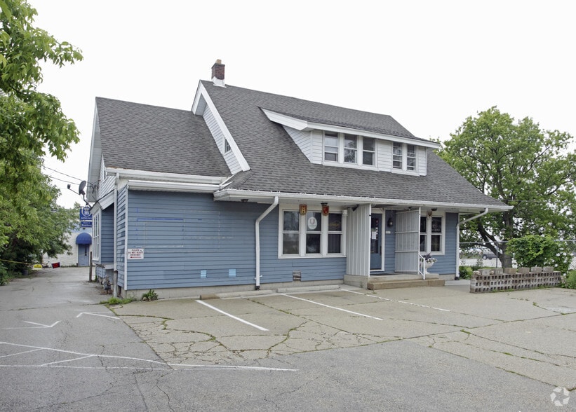 Howell Ave Redevelopment portfolio of 3 properties for sale on LoopNet.com - Primary Photo - Image 2 of 3