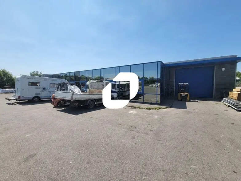 Office in Chilly-Mazarin for lease - Building Photo - Image 1 of 7