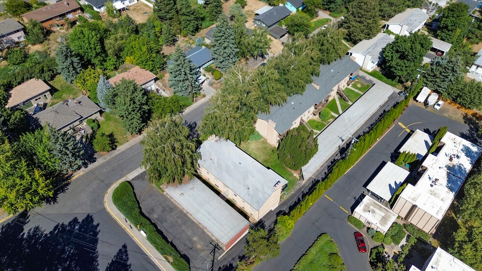 18 Unit Multi-Family Sale portfolio of 2 properties for sale on LoopNet.com - Building Photo - Image 1 of 12