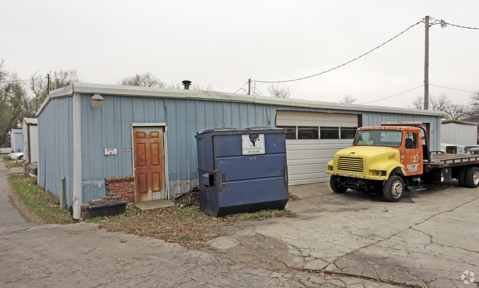 6708 NW 10th St, Oklahoma City, OK for sale - Primary Photo - Image 1 of 2