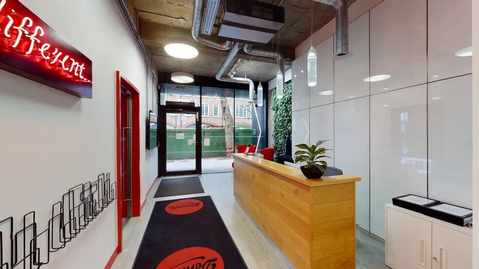 31-32 Alfred Pl, London for lease - Interior Photo - Image 3 of 18