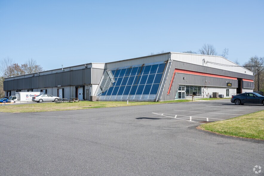 279 Pleasant St, West Bridgewater, MA for sale - Primary Photo - Image 1 of 1