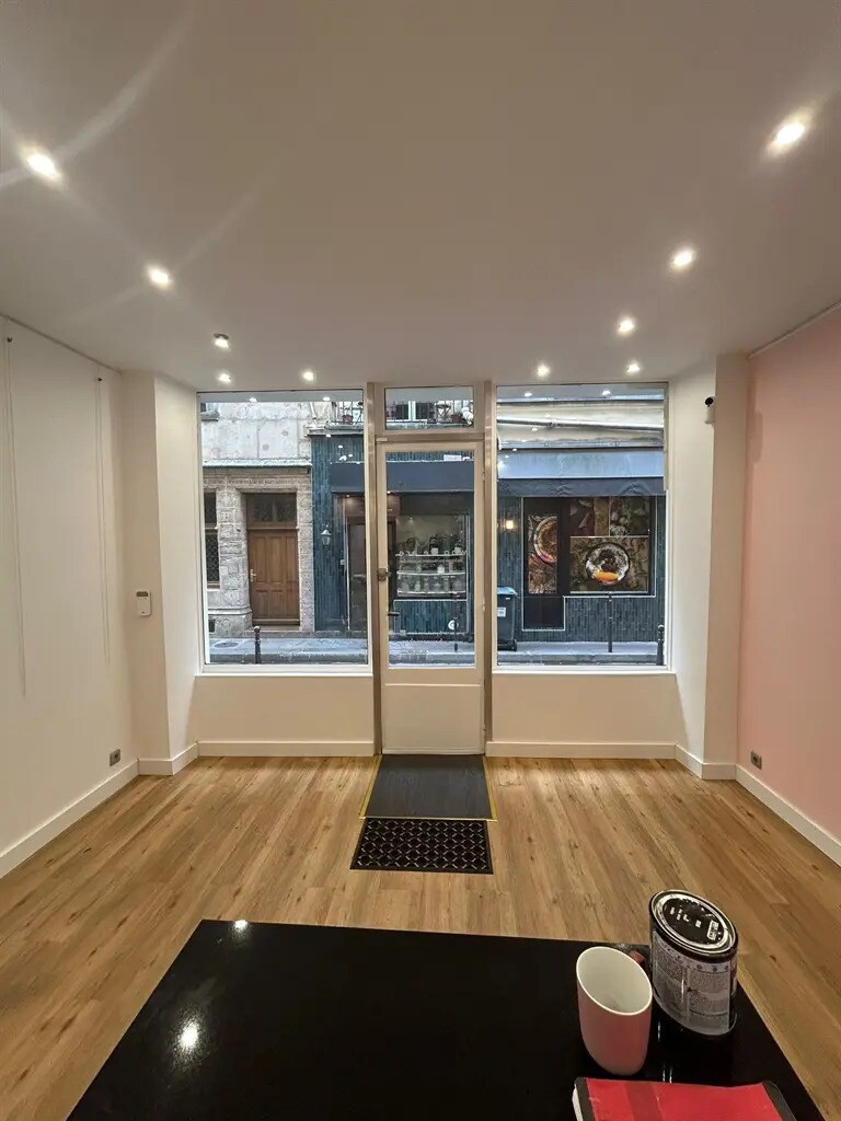 Retail in Paris for lease Building Photo- Image 1 of 6