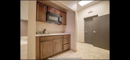 3233 E Chandler Blvd, Phoenix, AZ for lease Interior Photo- Image 2 of 5