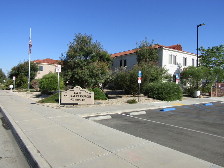 1600 Norris Rd, Bakersfield, CA for lease - Building Photo - Image 2 of 17