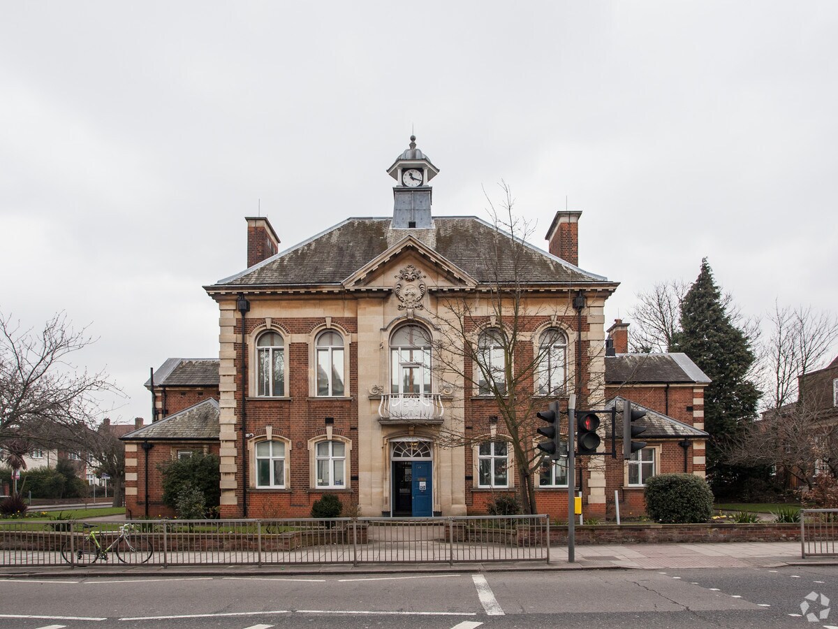 17 Ewell Rd, Surbiton, LND KT6 6AQ Crown Court