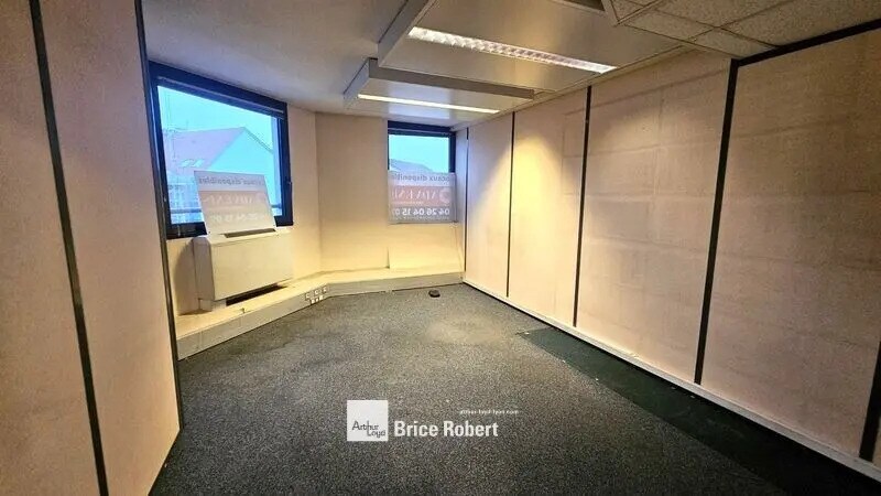 Office in Lyon for lease - Interior Photo - Image 2 of 7