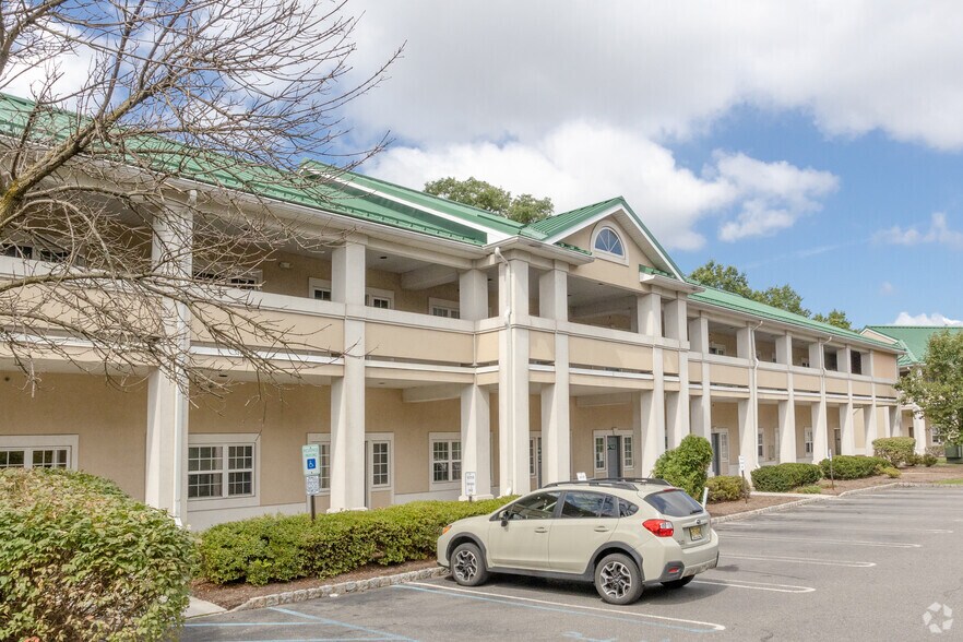 243 Bridge St, Metuchen, NJ for lease - Building Photo - Image 3 of 9