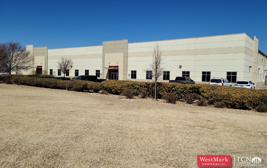 501 E Hunter St, Lubbock, TX for lease - Building Photo - Image 2 of 8