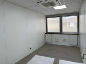 Office in Fontenay-sous-Bois for lease Interior Photo- Image 2 of 7