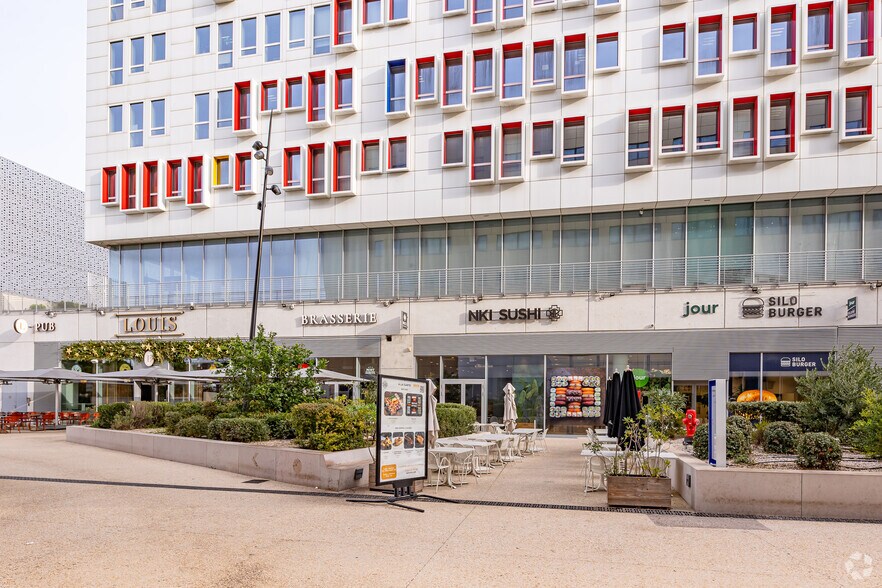 Office in Marseille for lease - Building Photo - Image 3 of 5