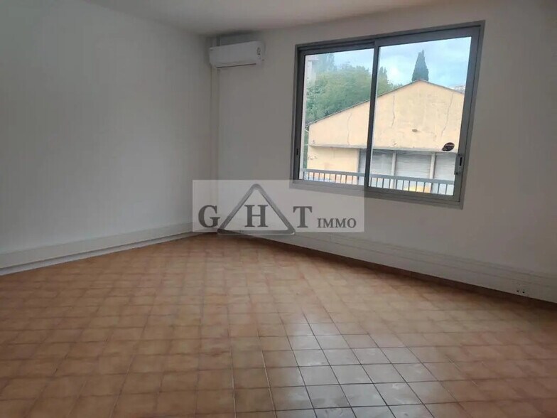 Office in Grasse for lease - Interior Photo - Image 3 of 5