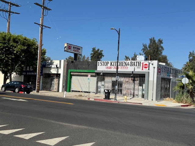 7057-7059 Reseda Blvd, Reseda, CA for lease - Building Photo - Image 1 of 12