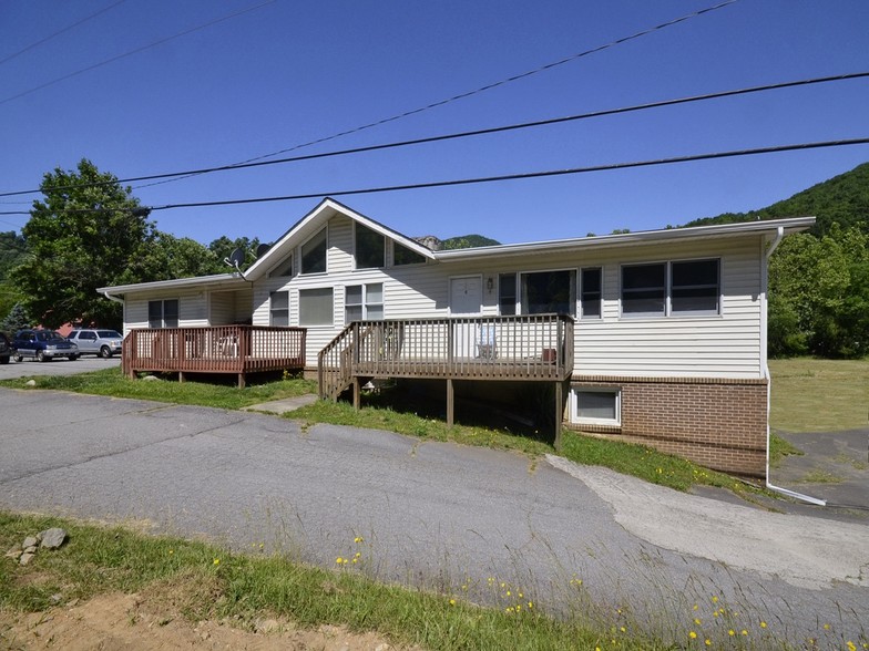 953 Jonathan Creek Rd, Waynesville, NC for sale - Primary Photo - Image 1 of 12