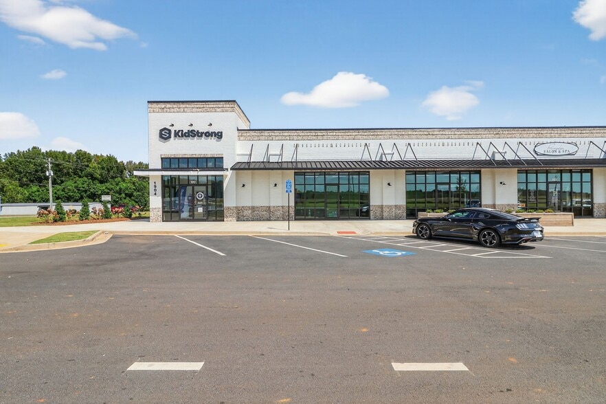 1904 Houston Lake Rd, Perry, GA for sale - Building Photo - Image 2 of 9