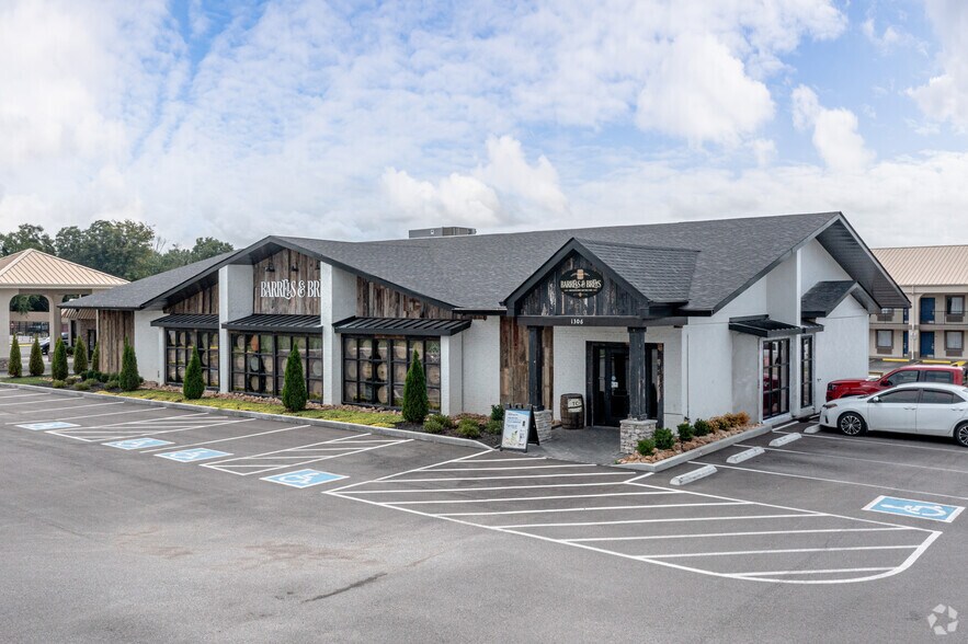 1306 Murfreesboro Rd, Franklin, TN 37064