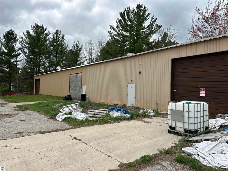 404 S Park Dr, Kalkaska, MI for sale - Building Photo - Image 3 of 10