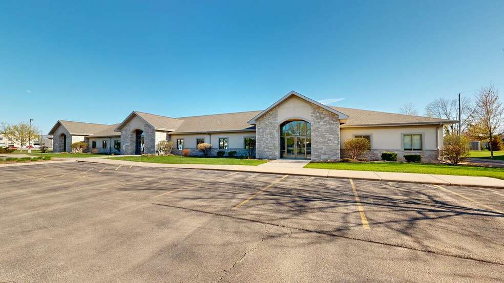 2505 E Evergreen Dr, Appleton, WI for lease - Building Photo - Image 1 of 13