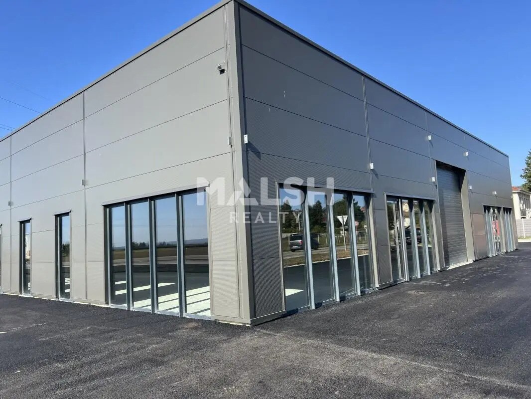 Retail in La Côte-Saint-André for lease Building Photo- Image 1 of 6