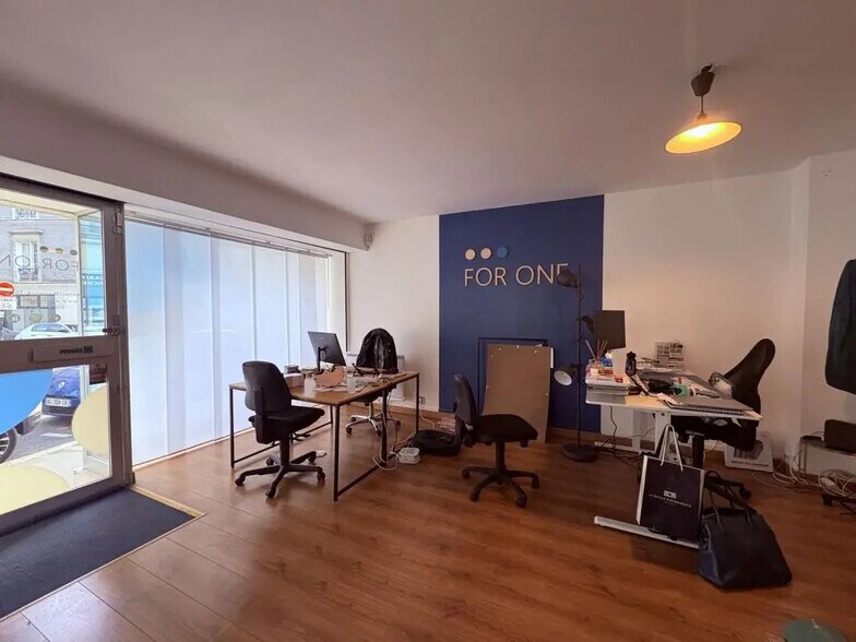 Office in Nantes for lease - Interior Photo - Image 3 of 8