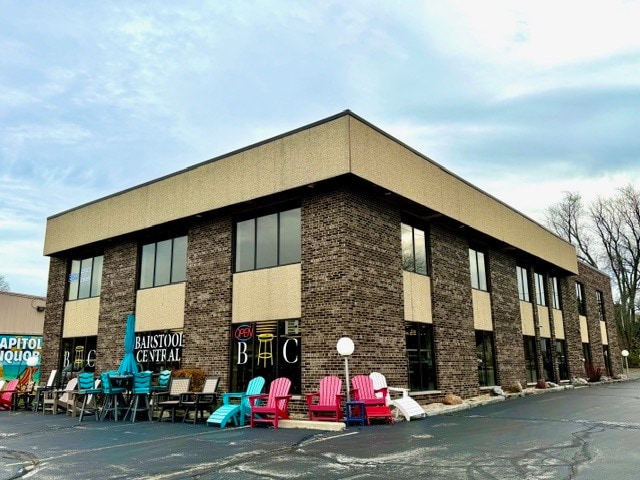 13745 W Capitol Dr, Brookfield, WI for lease - Building Photo - Image 1 of 3