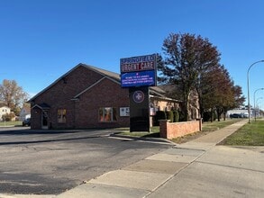 21929-21931 E 9 Mile Rd, Saint Clair Shores, MI for lease Building Photo- Image 2 of 16