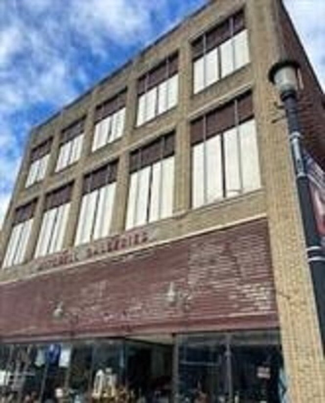 205 W Broad St, Tamaqua, PA 18252