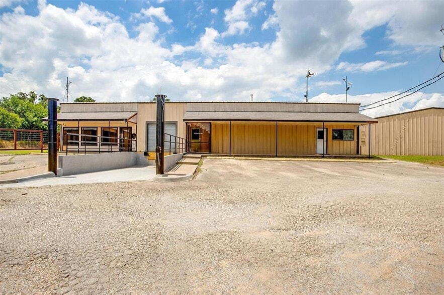 640 E Highway 199, Springtown, TX for lease - Building Photo - Image 3 of 35