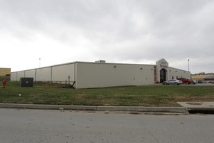 912 Walton Way, Richmond MO - Parking Garage